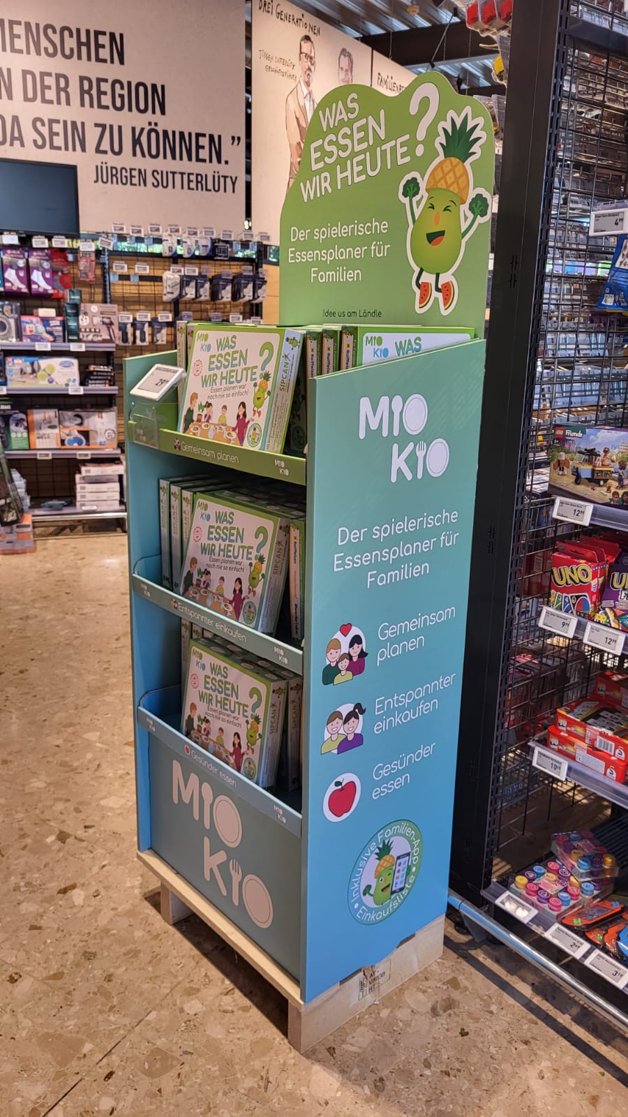 MioKio Display im Sutterlüty Markt Nahaufnahme